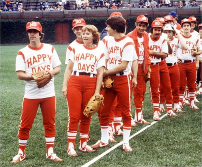 Happy-Days-cast-playing-softball-634x525
