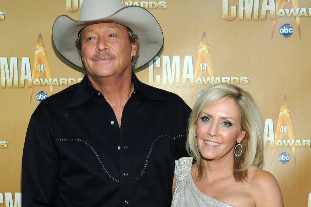 44th Annual CMA Awards - Arrivals