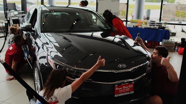 kiss a kia 2_1492456582384_3167136_ver1.0_640_360