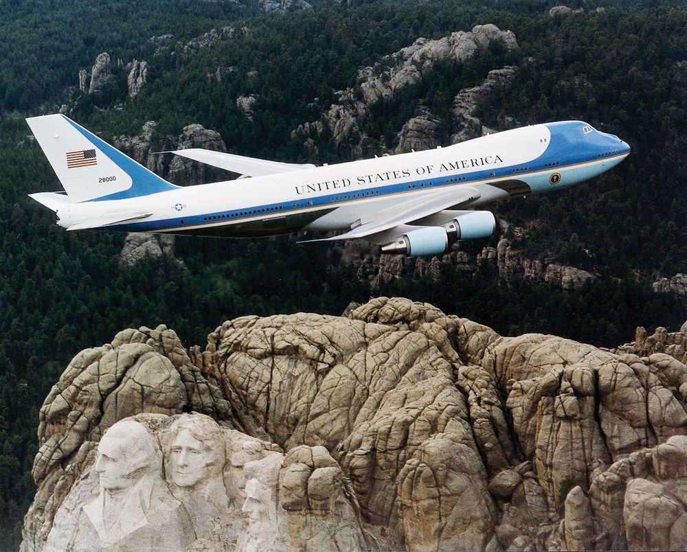 plane-mountains