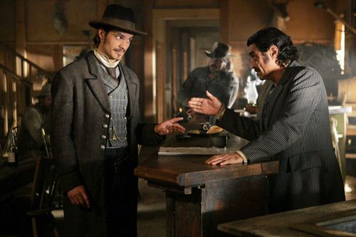 3x01-Tell-Your-God-to-Ready-for-Blood-Seth-Bullock-and-Al-Swearengen-deadwood-39144824-500-333
