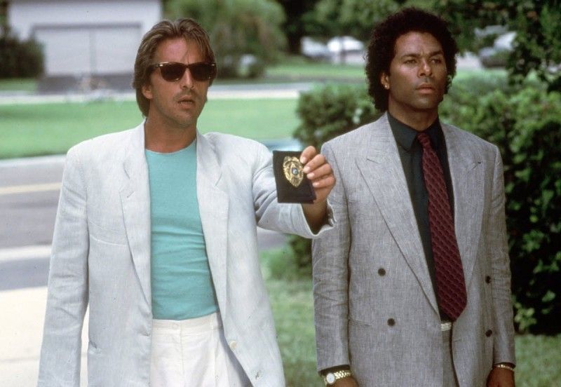 Miami-Vice-Detective-Ricardo-Tubbs-James-Crockett-Style-Picture-Fashion-Television-Show-800x552