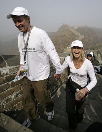 Fundraisers walk to Beijing on Great Wall