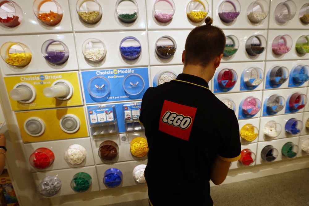 ct-lego-job-cuts-sales-drop-20170905