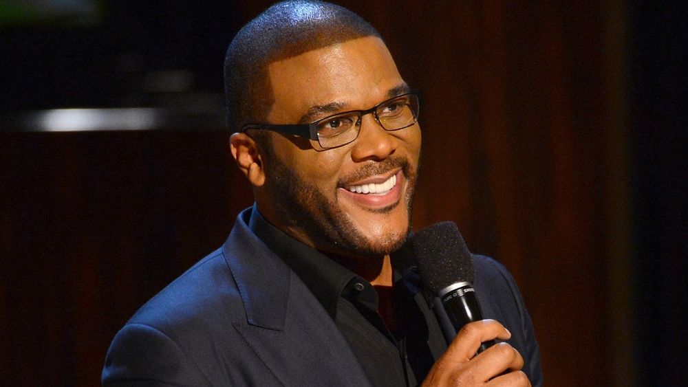Tyler Perry Pays Grocery Tabs During Senior Shopping Hour