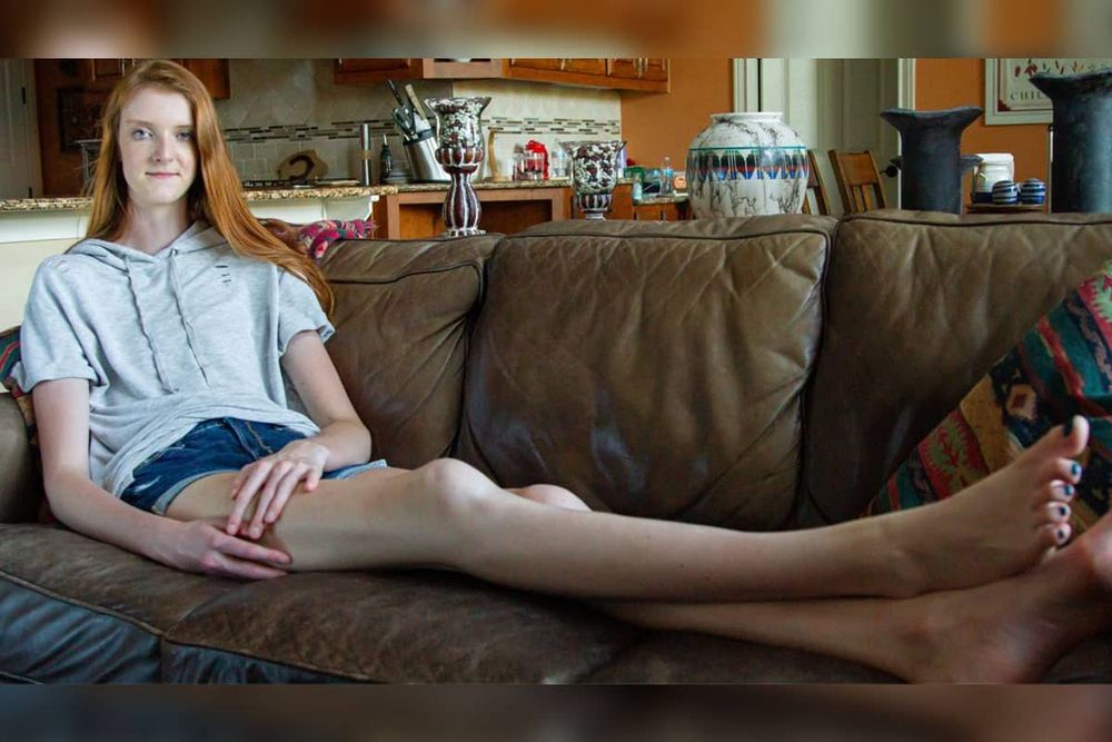 Maci Currin chilling on the couch