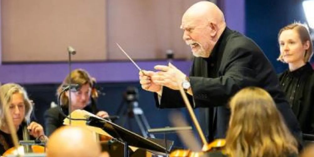 Dementia Patient Conducts Symphony Orchestra at Age 81